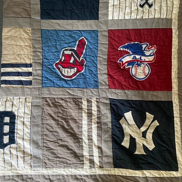 Pottery Barn Teen MLB twin comforter. - Picture 4 of 4